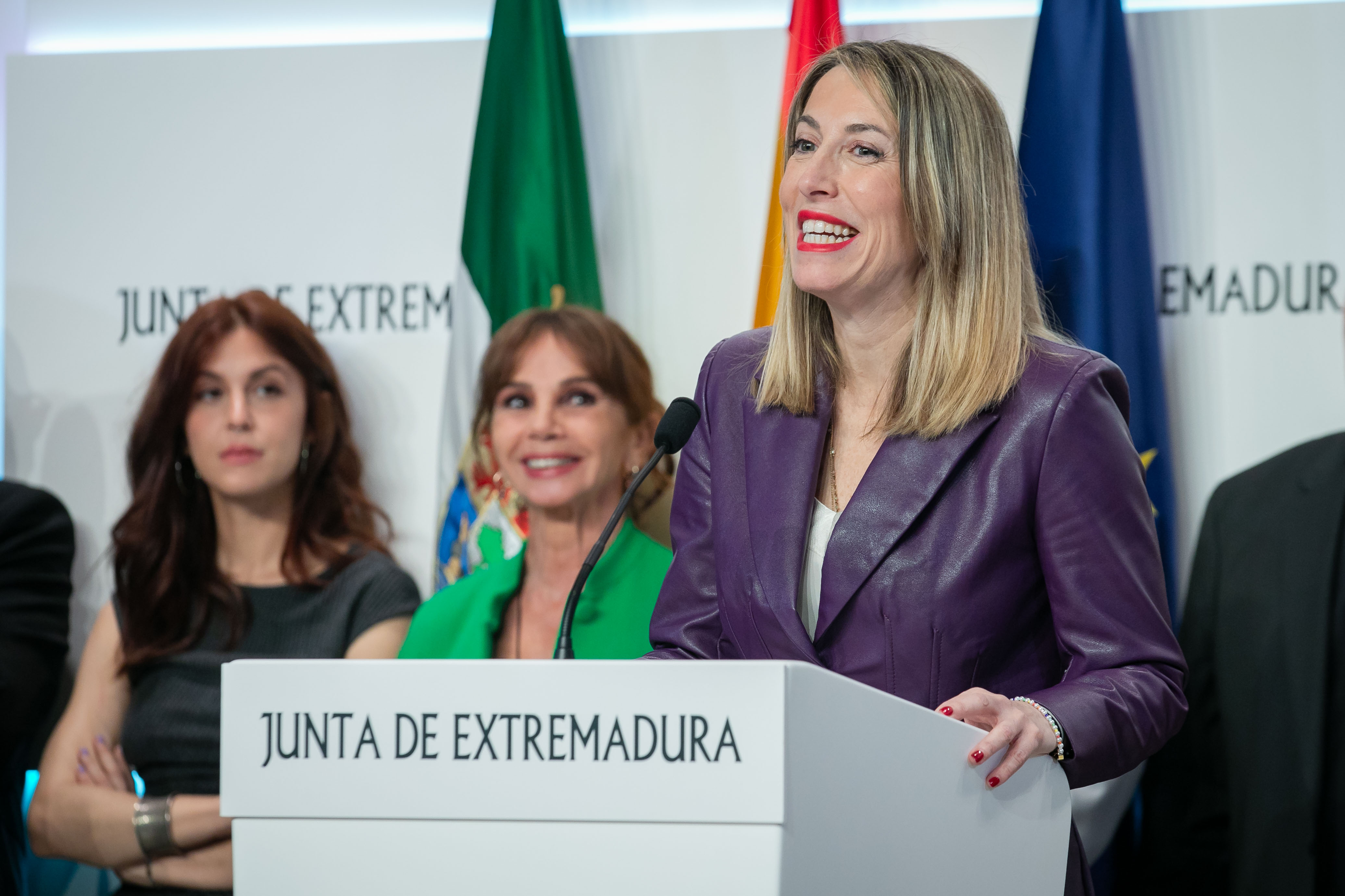 La presidenta de la Junta, María Guardiola, durante la presentación. 