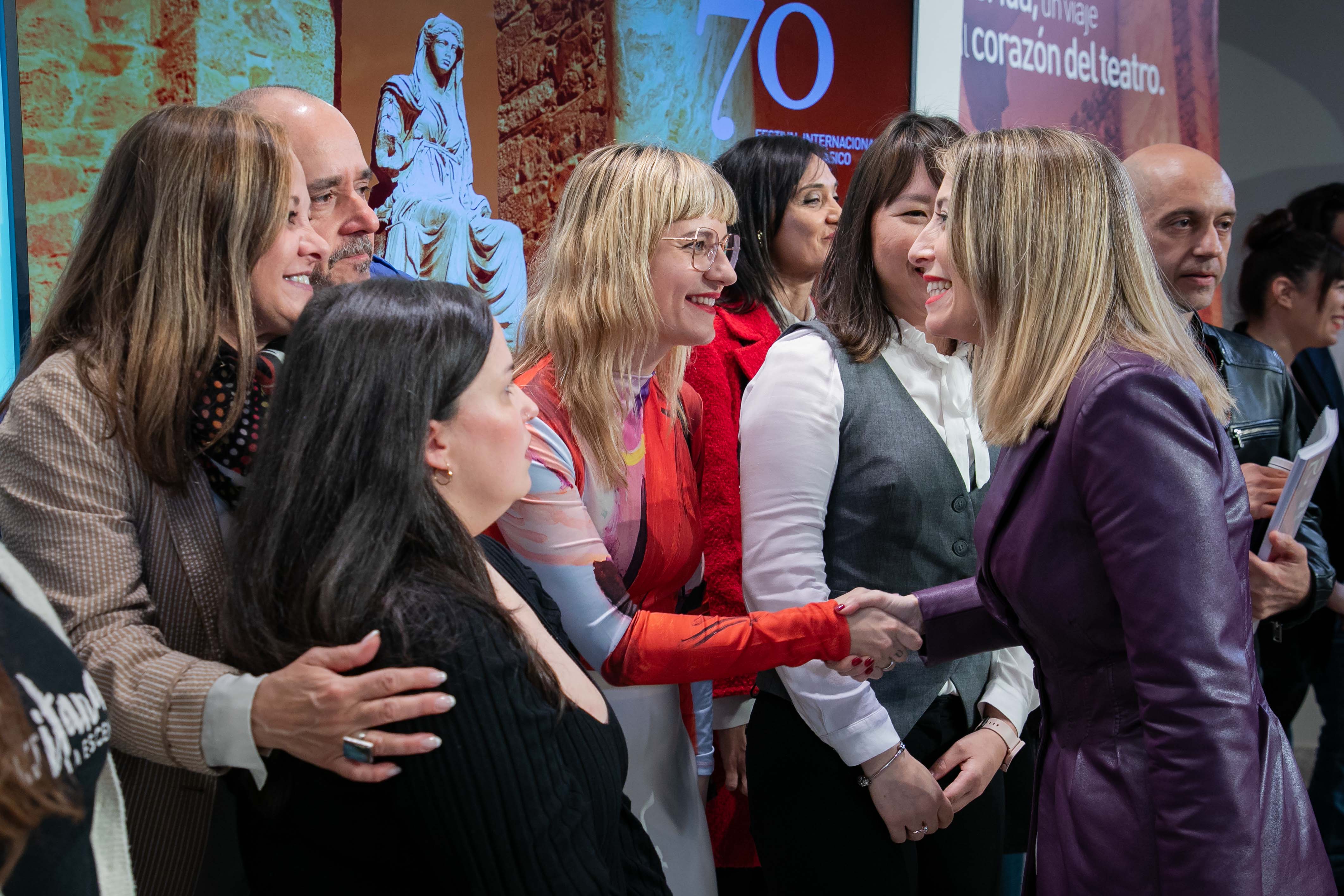 La presidenta de la Junta, María Guardiola, durante la presentación. 