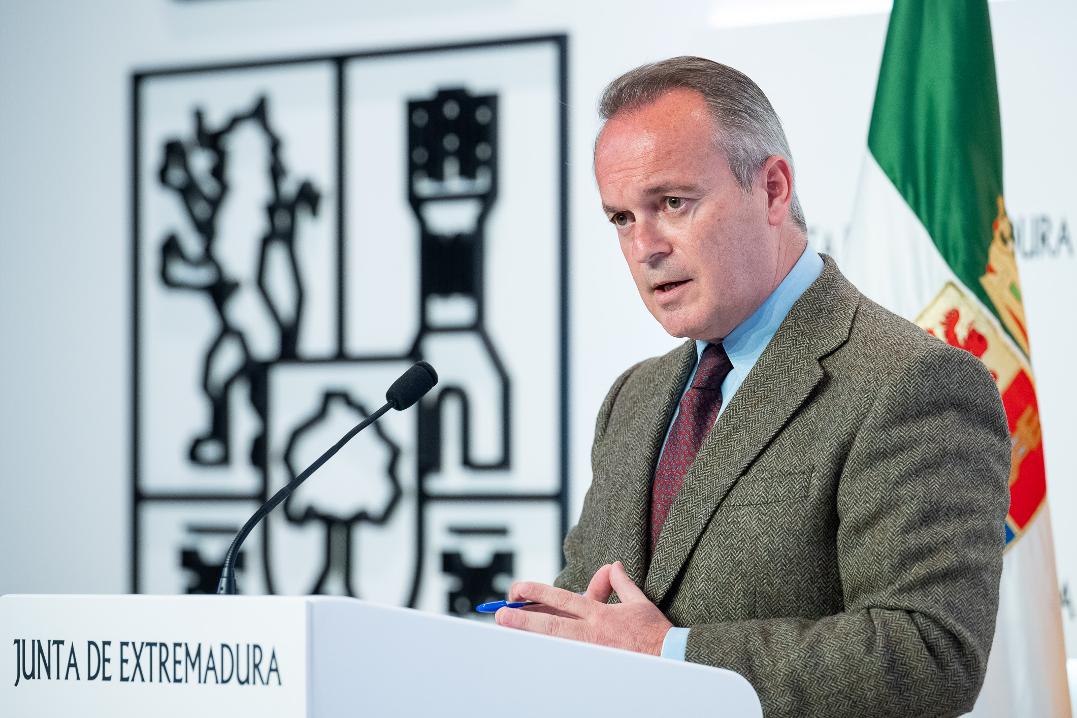 El consejero de Infraestructuras, Transporte y Vivienda, Manuel Martín Castizo, durante la rueda de prensa.