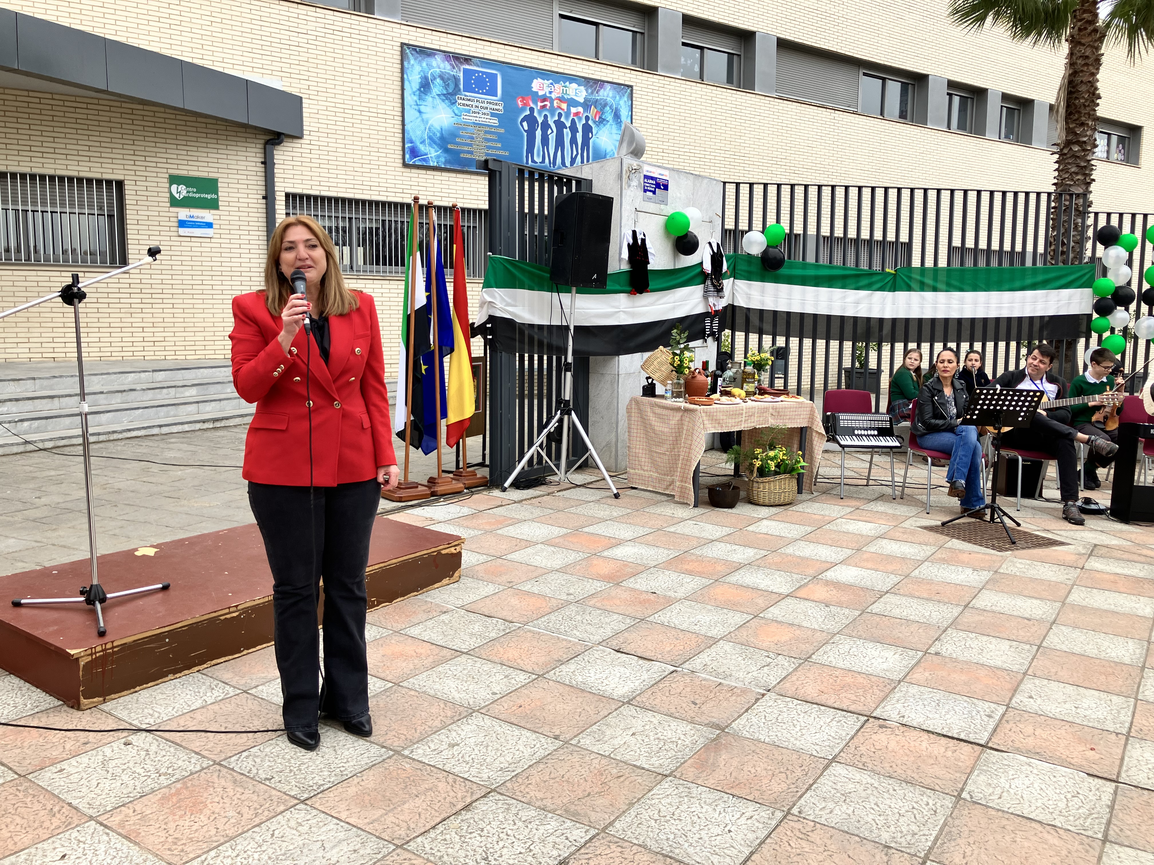 Imagen del artículo Educación aboga por tener una Extremadura de progreso y oportunidades de trabajo en el Colegio Ruta de la Plata de Almendralejo