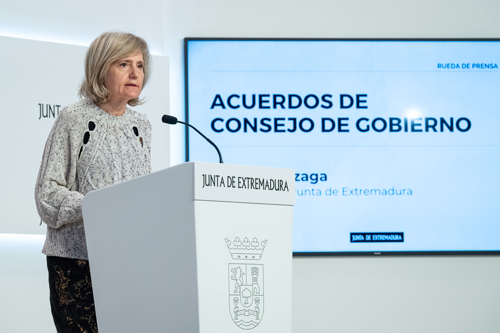 La portavoz de la Junta de Extremadura, Victoria Bazaga; durante la rueda de prensa.