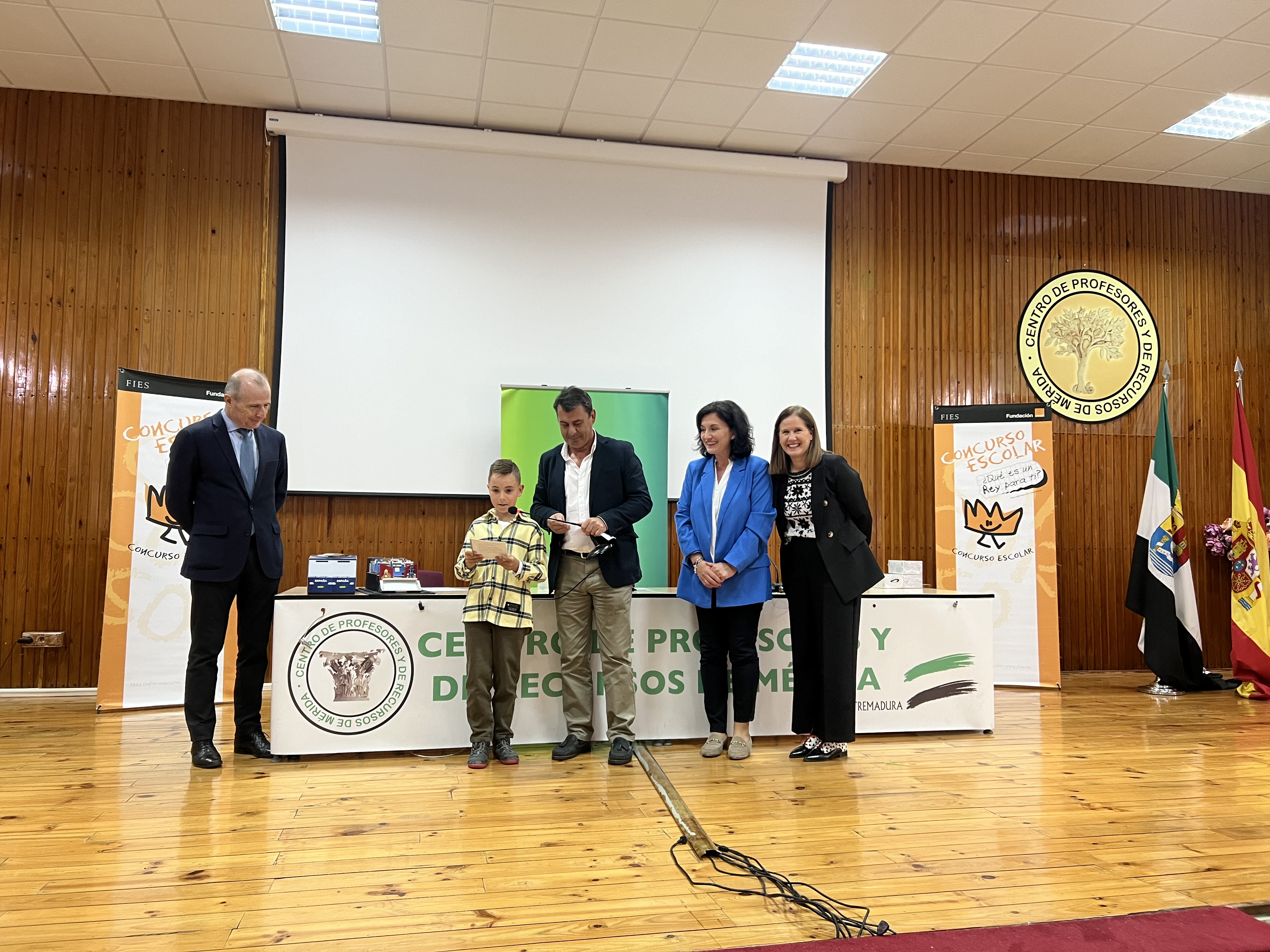 Image 0 of article Un alumno de 4º de Primaria del Colegio Padre Manjón de Montijo gana el concurso '¿Qué es un rey para ti?'