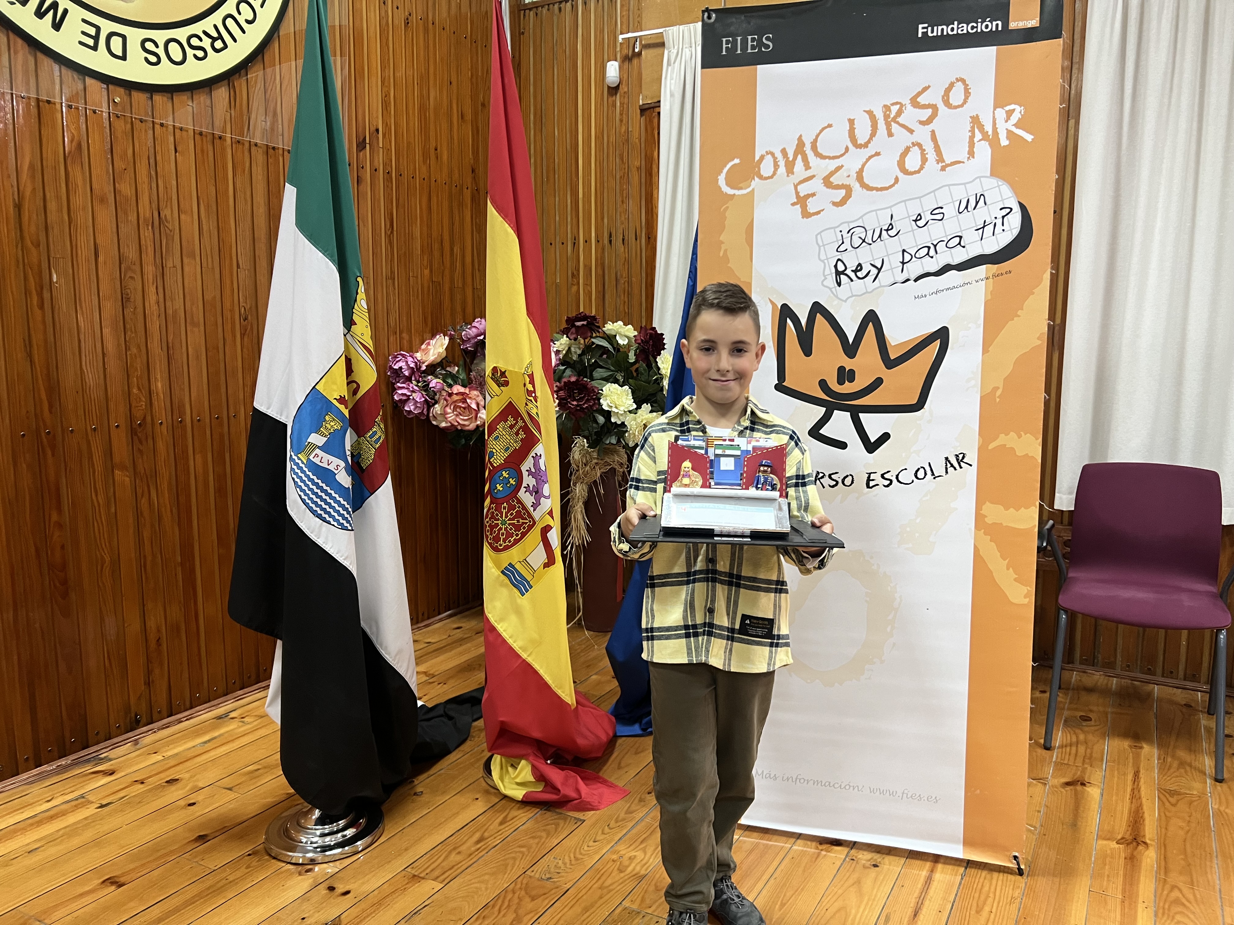 Image 3 of article Un alumno de 4º de Primaria del Colegio Padre Manjón de Montijo gana el concurso '¿Qué es un rey para ti?'