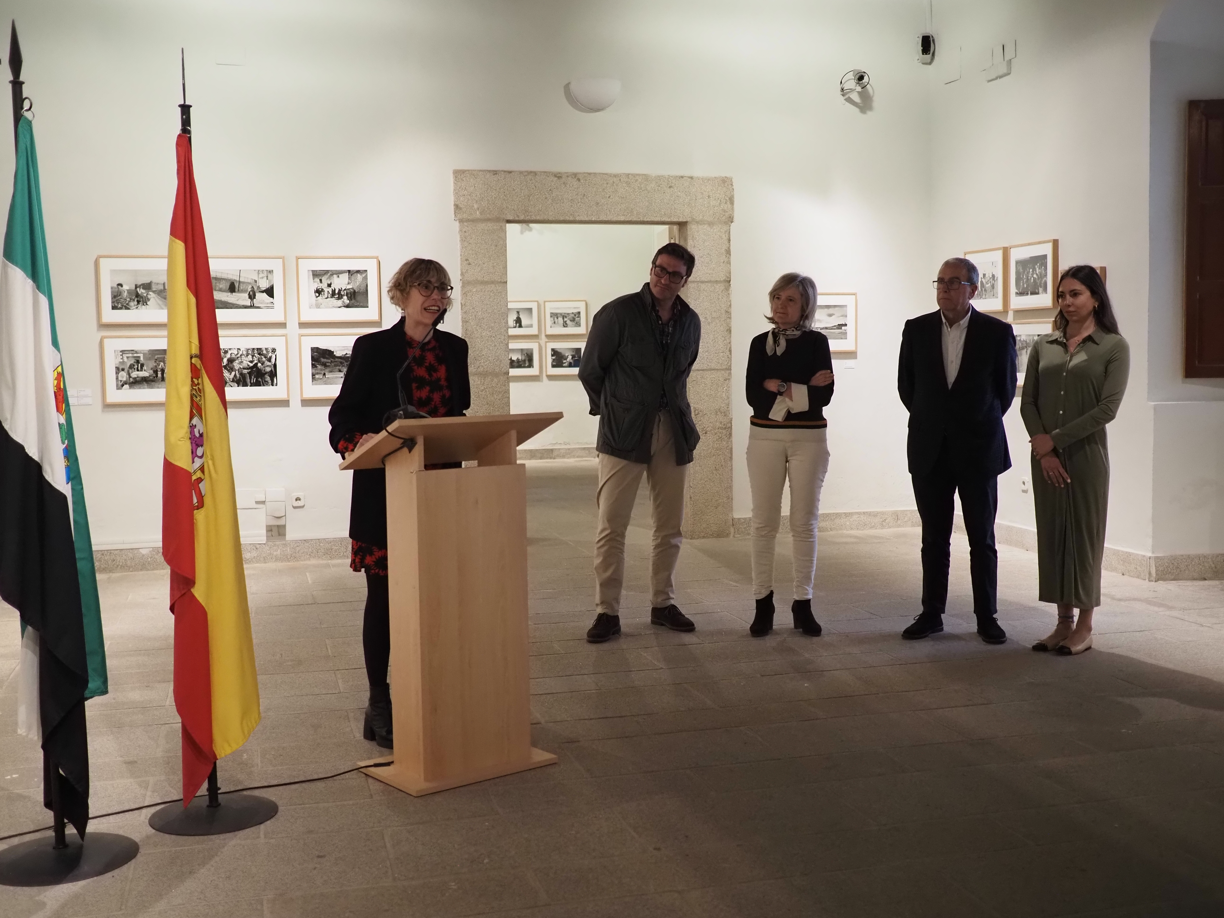 Image 4 of article El Archivo Histórico Provincial de Cáceres acoge una exposición con la obra fotográfica del cineasta Carlos Saura