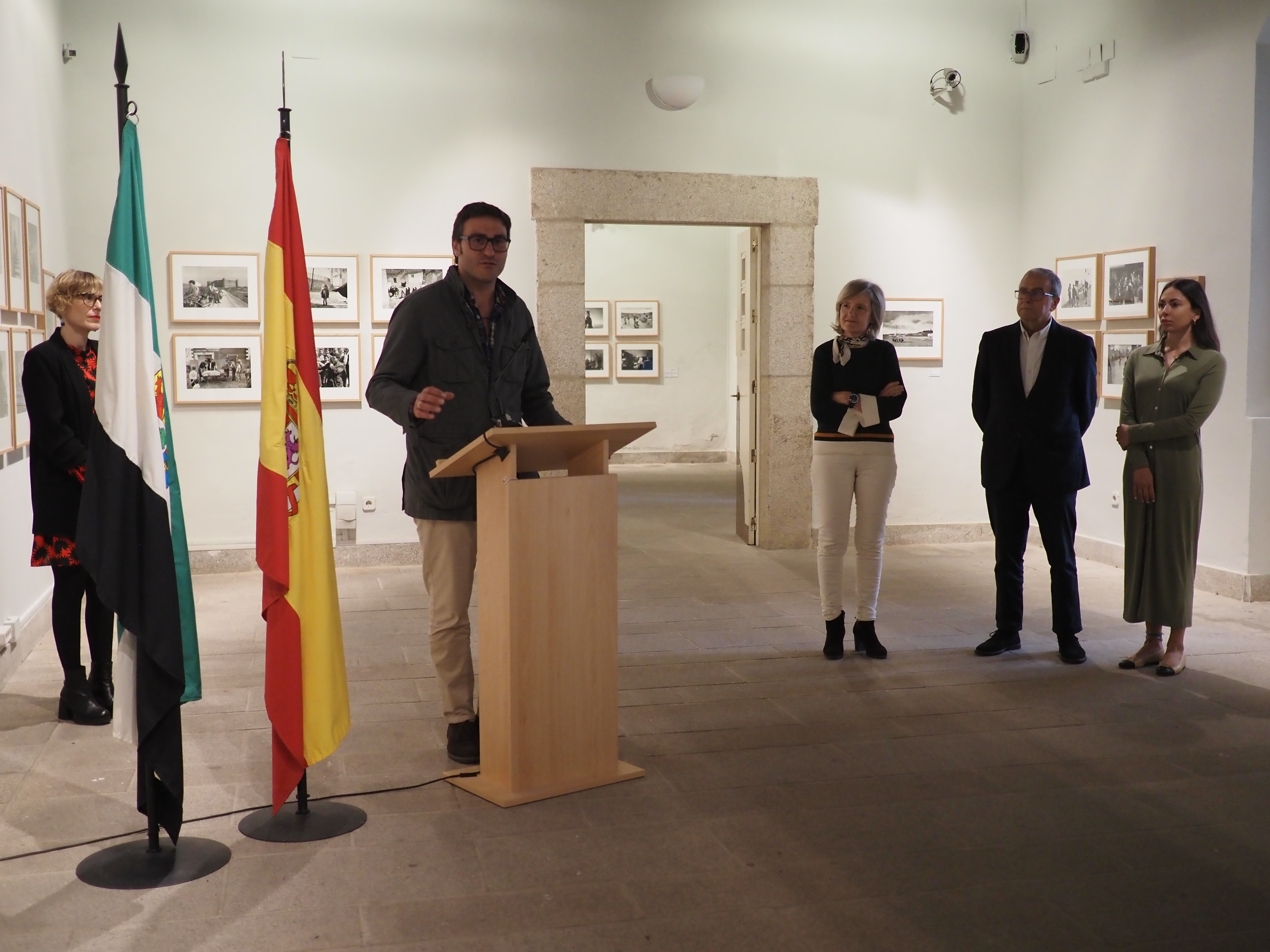 Image 6 of article El Archivo Histórico Provincial de Cáceres acoge una exposición con la obra fotográfica del cineasta Carlos Saura