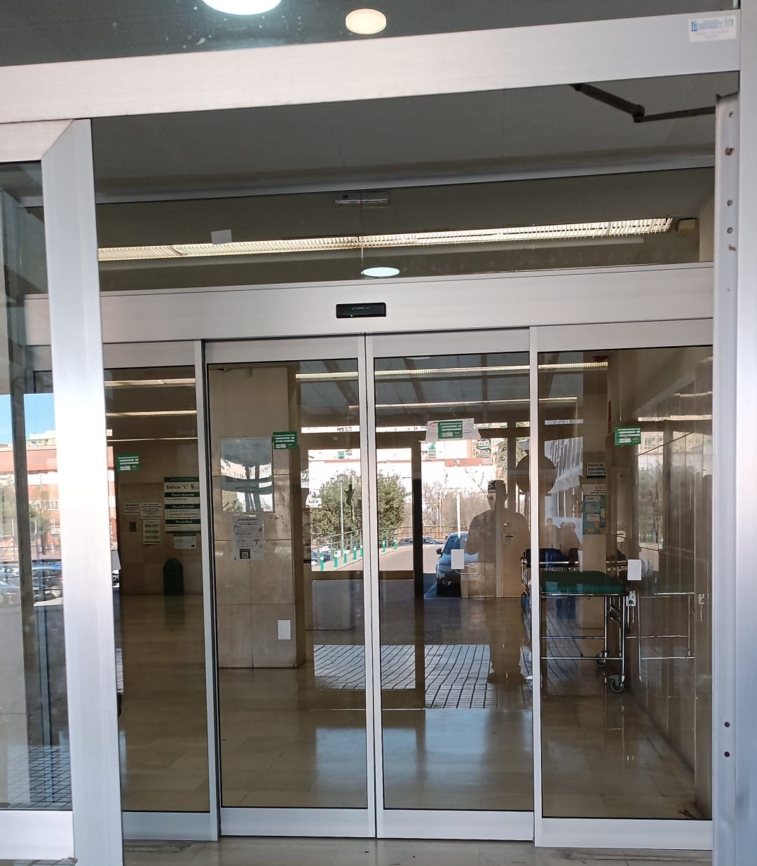 Image 2 of article El SES mejora la accesibilidad del Edificio L del complejo hospitalario Materno-Infantil de Badajoz