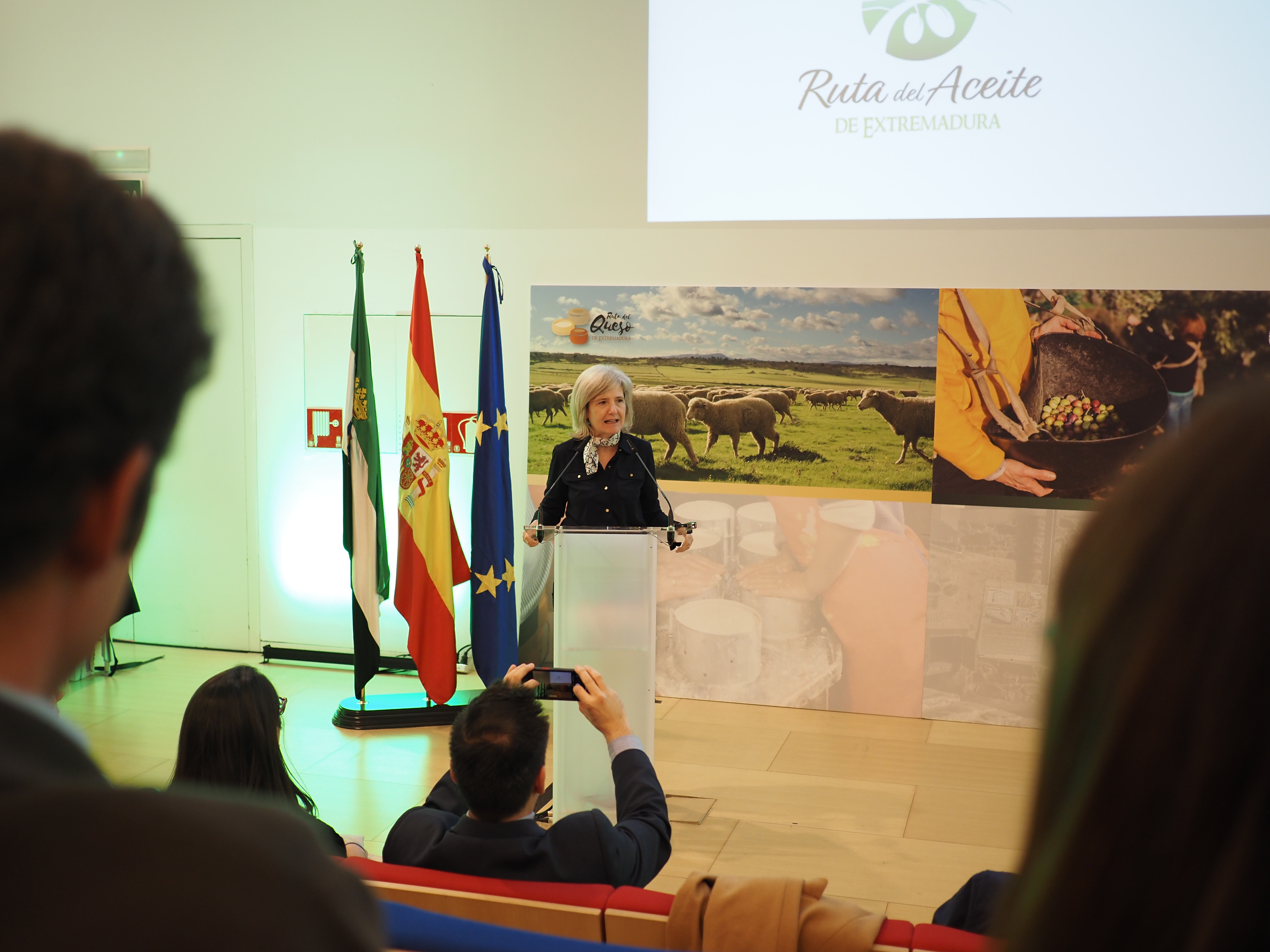 La consejera de Cultura, Turismo, Jóvenes y Depores, Victoria Bazaga, durante su intervención.