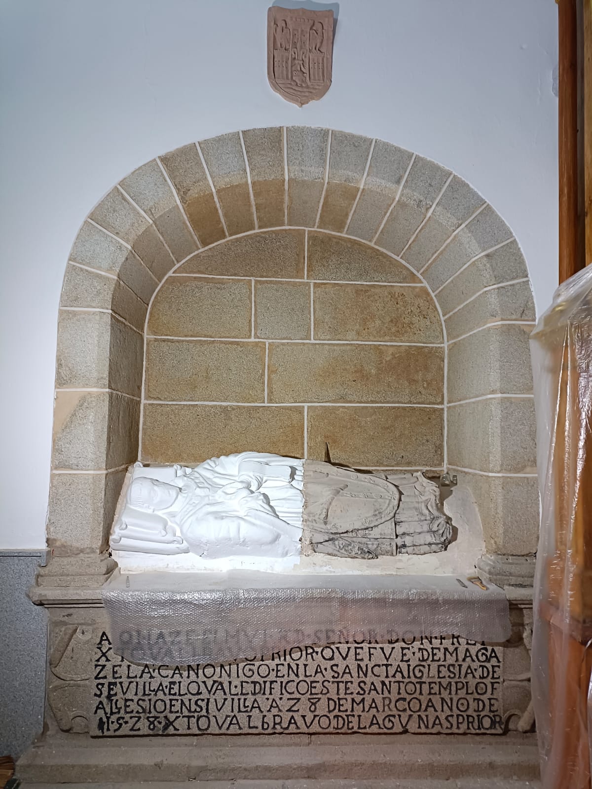 Image 1 of article La Junta invierte 12.000 euros en la restauración del Mausoleo del Prior Cristóbal Bravo de Magacela