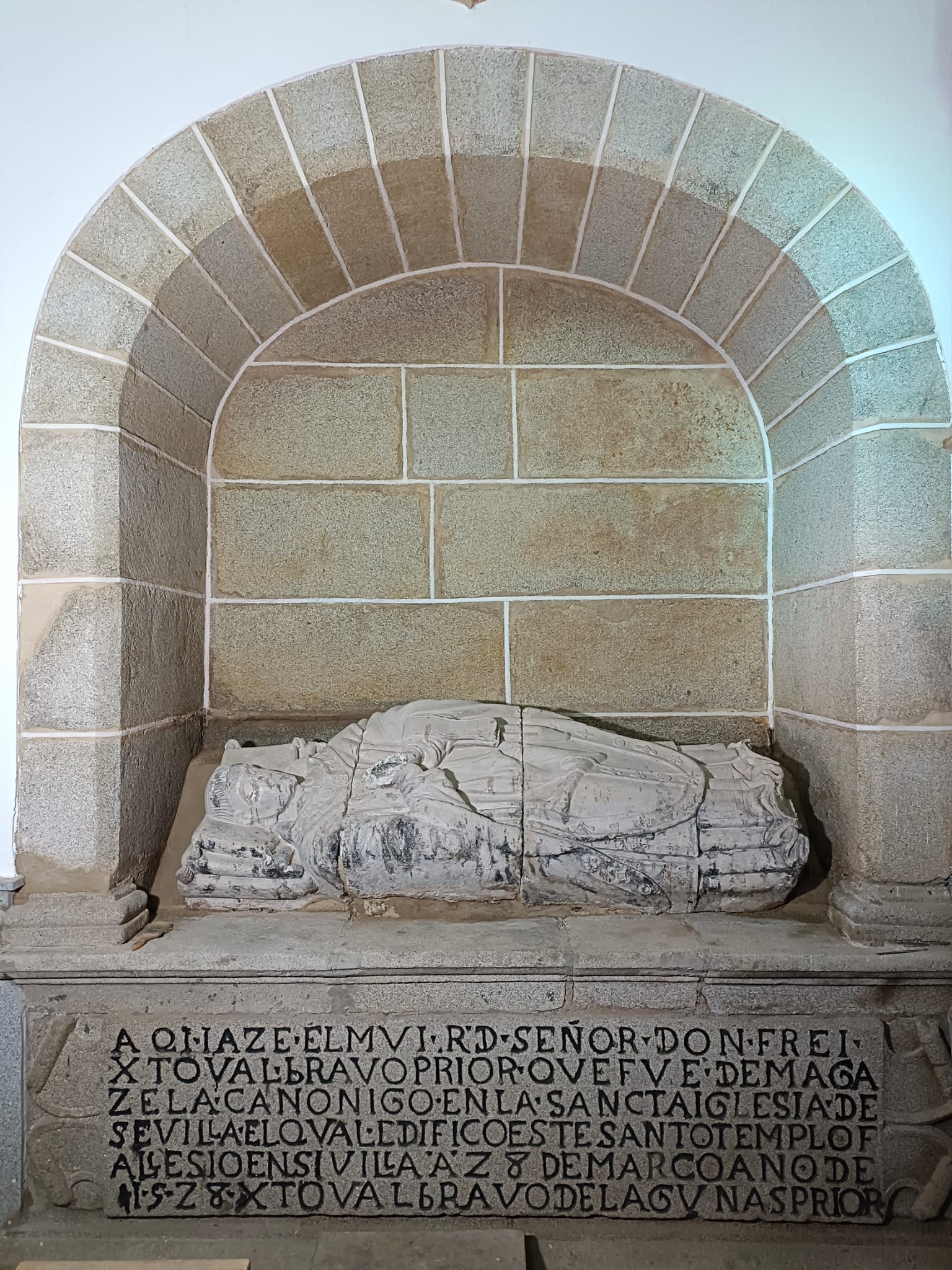 Image 4 of article La Junta invierte 12.000 euros en la restauración del Mausoleo del Prior Cristóbal Bravo de Magacela