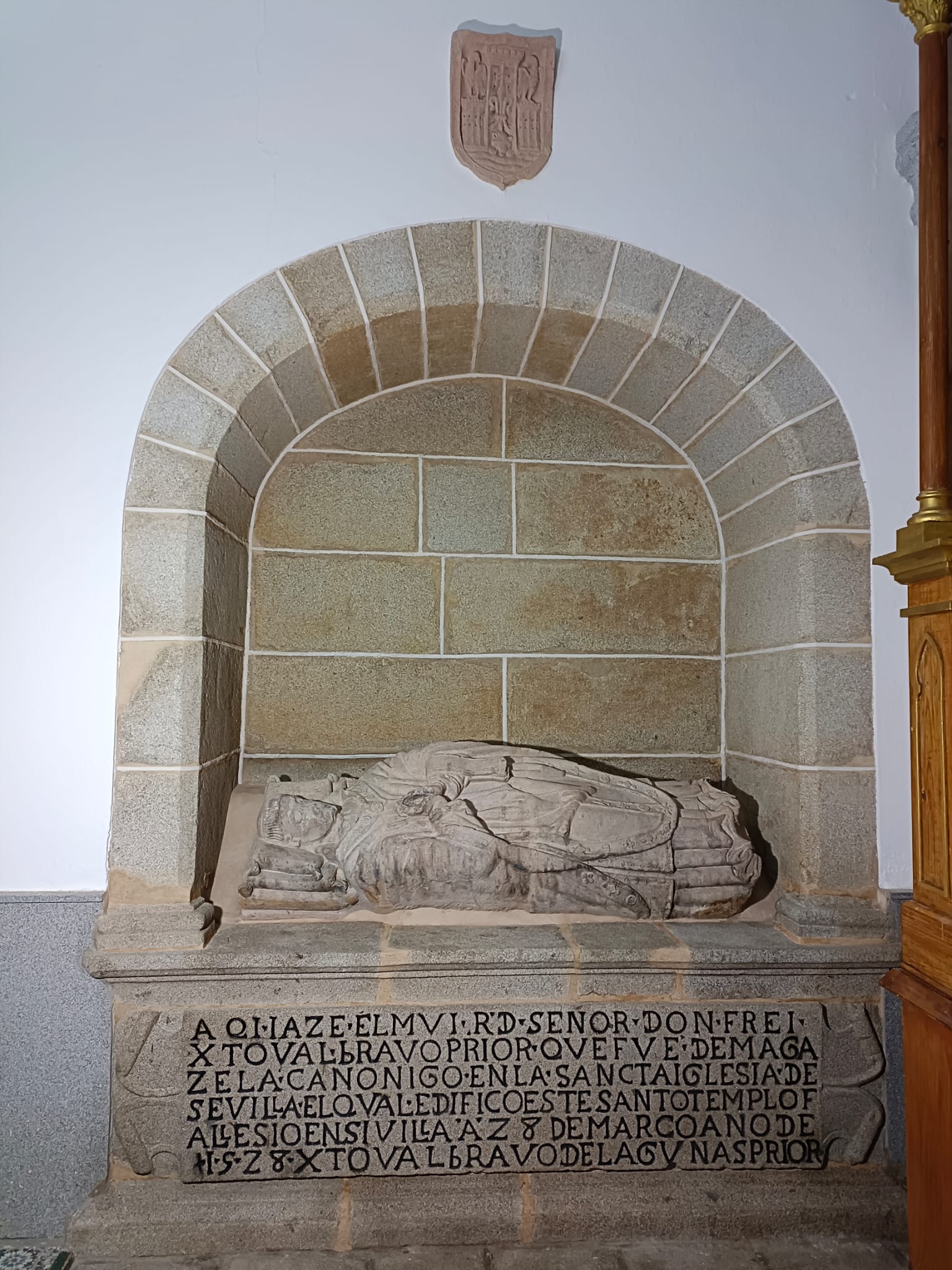 Image 7 of article La Junta invierte 12.000 euros en la restauración del Mausoleo del Prior Cristóbal Bravo de Magacela