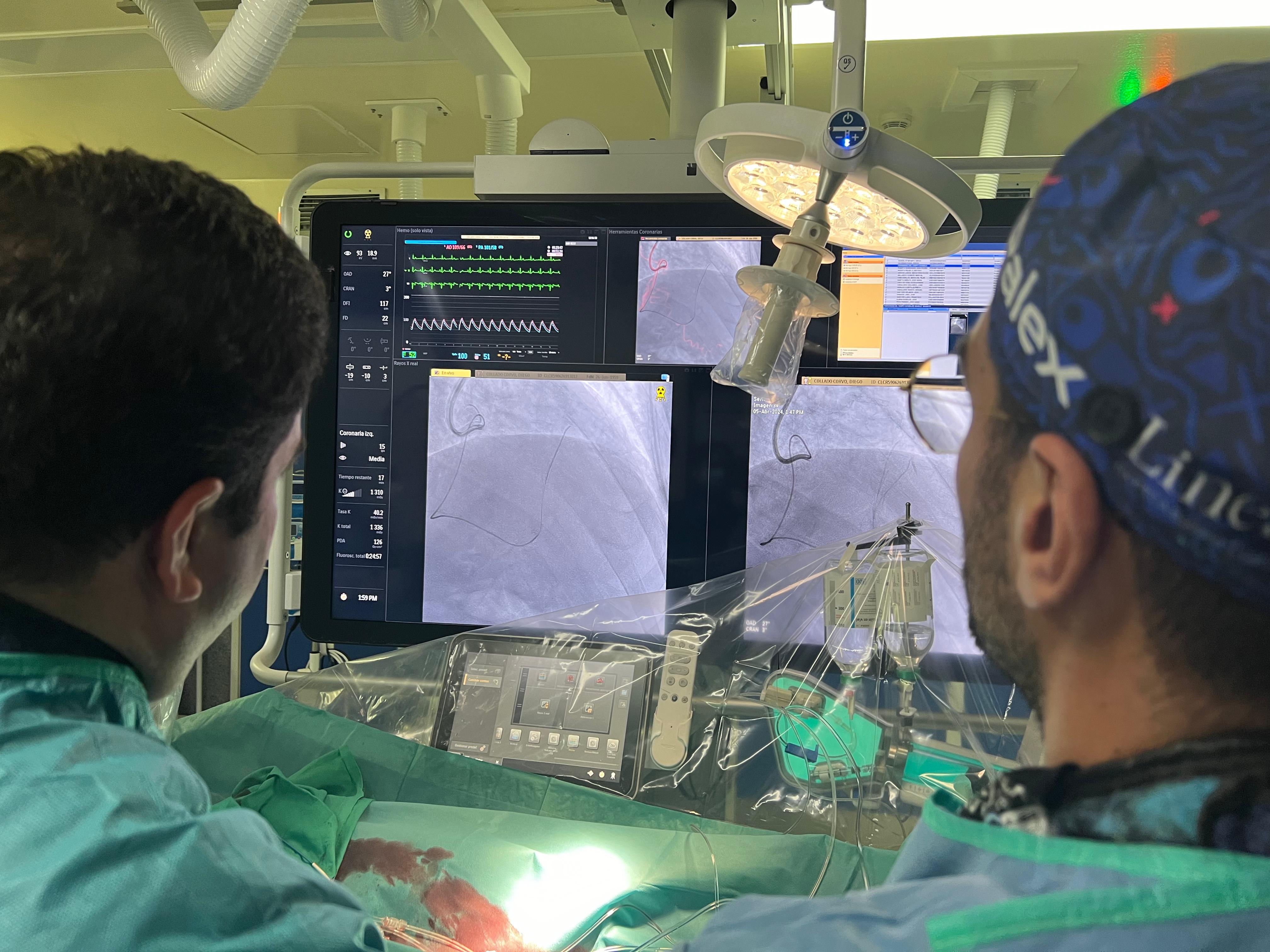 Image 1 of article El Hospital de Mérida implanta una nueva técnica en los cateterismos de pacientes con oclusiones crónicas de arterias coronarias