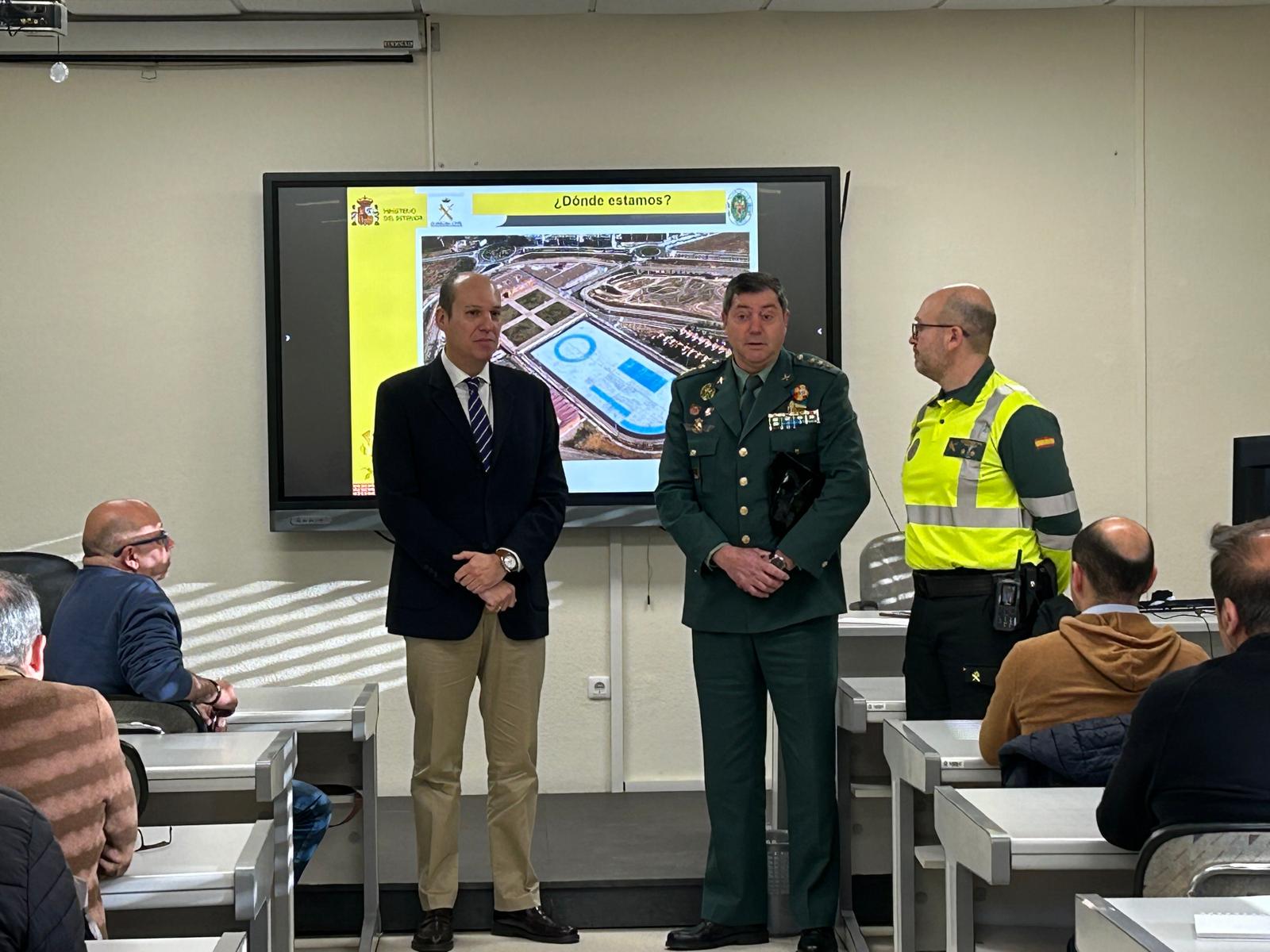 Image 1 of article Los conductores del Parque Móvil reciben un curso de conducción eficiente y segura de vehículos híbridos en la Escuela de Tráfico de la Guardia Civil
