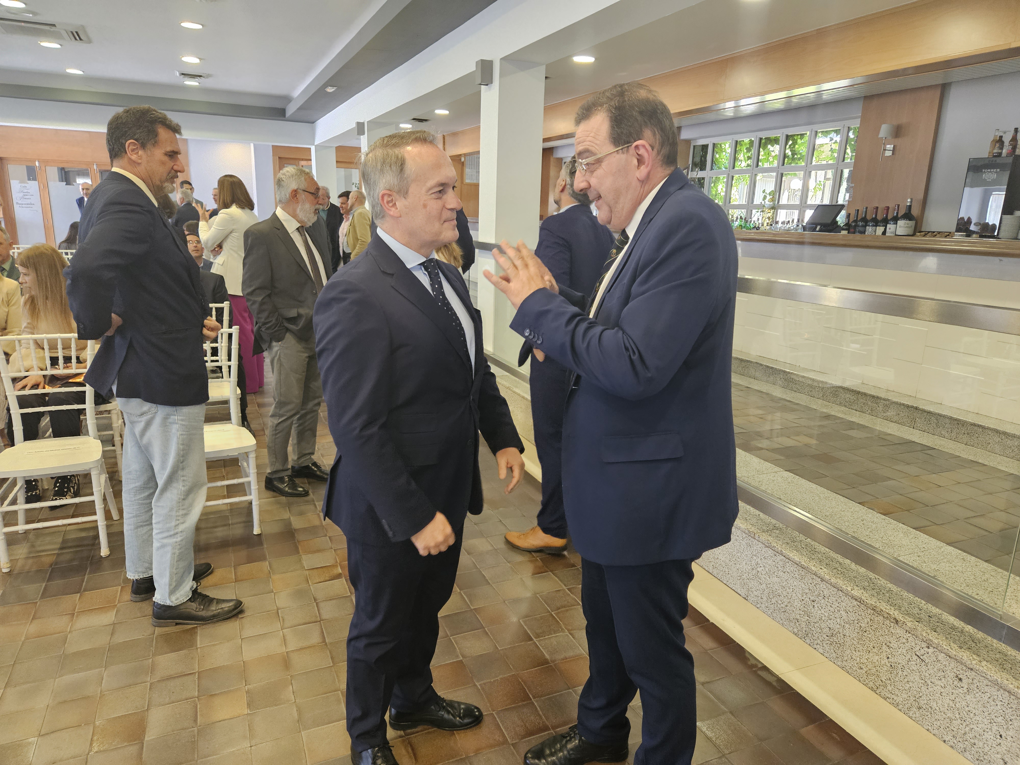 El consejero en el acto de entrega del VII Premio Virgen de Guadalupe organizado por el Colegio Oficial de Agentes de la Propiedad Inmobiliaria (COAPI)