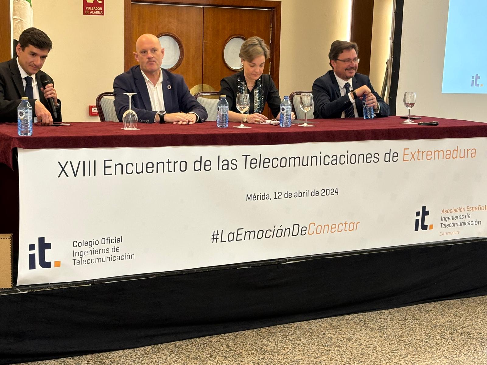 El consejero de Economía, Empleo y Transformación Digital, Guillermo Santamaría en Asociación Extremeña de Ingenieros de Telecomunicaciones, AEXIT, que este año celebra su XX Aniversario
