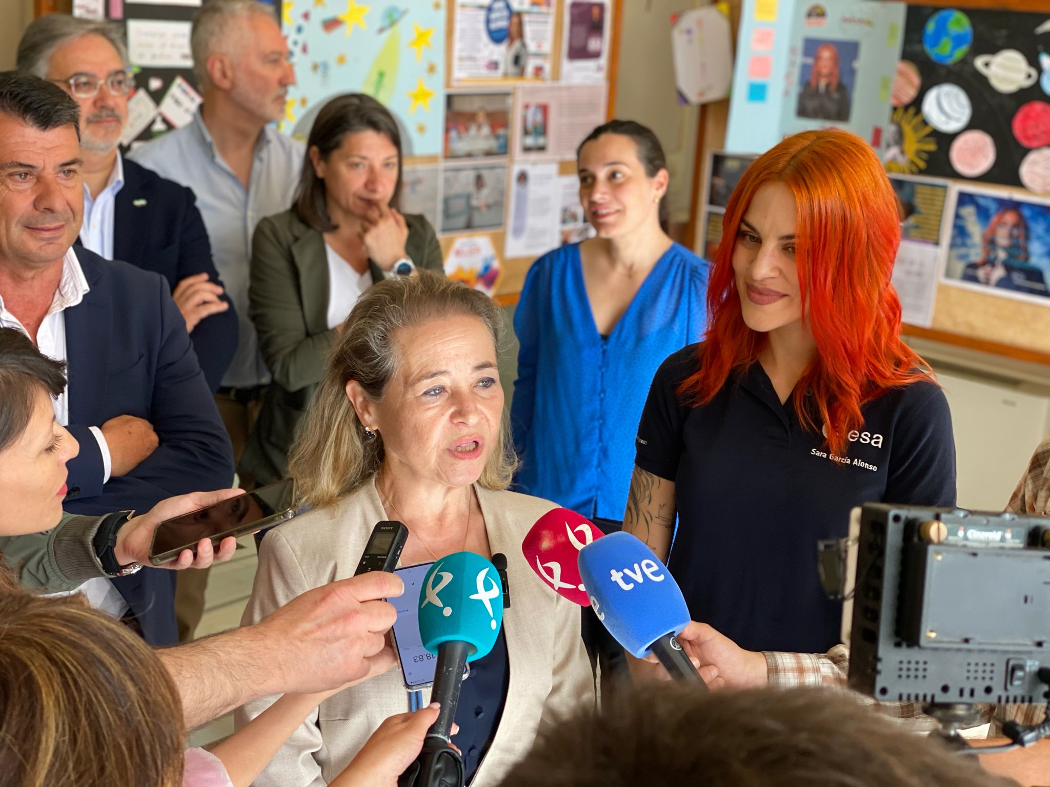 Imagen del artículo La consejera de Educación recibe a la candidata a astronauta Sara García Alonso y agradece su encuentro con 600 alumnos extremeños