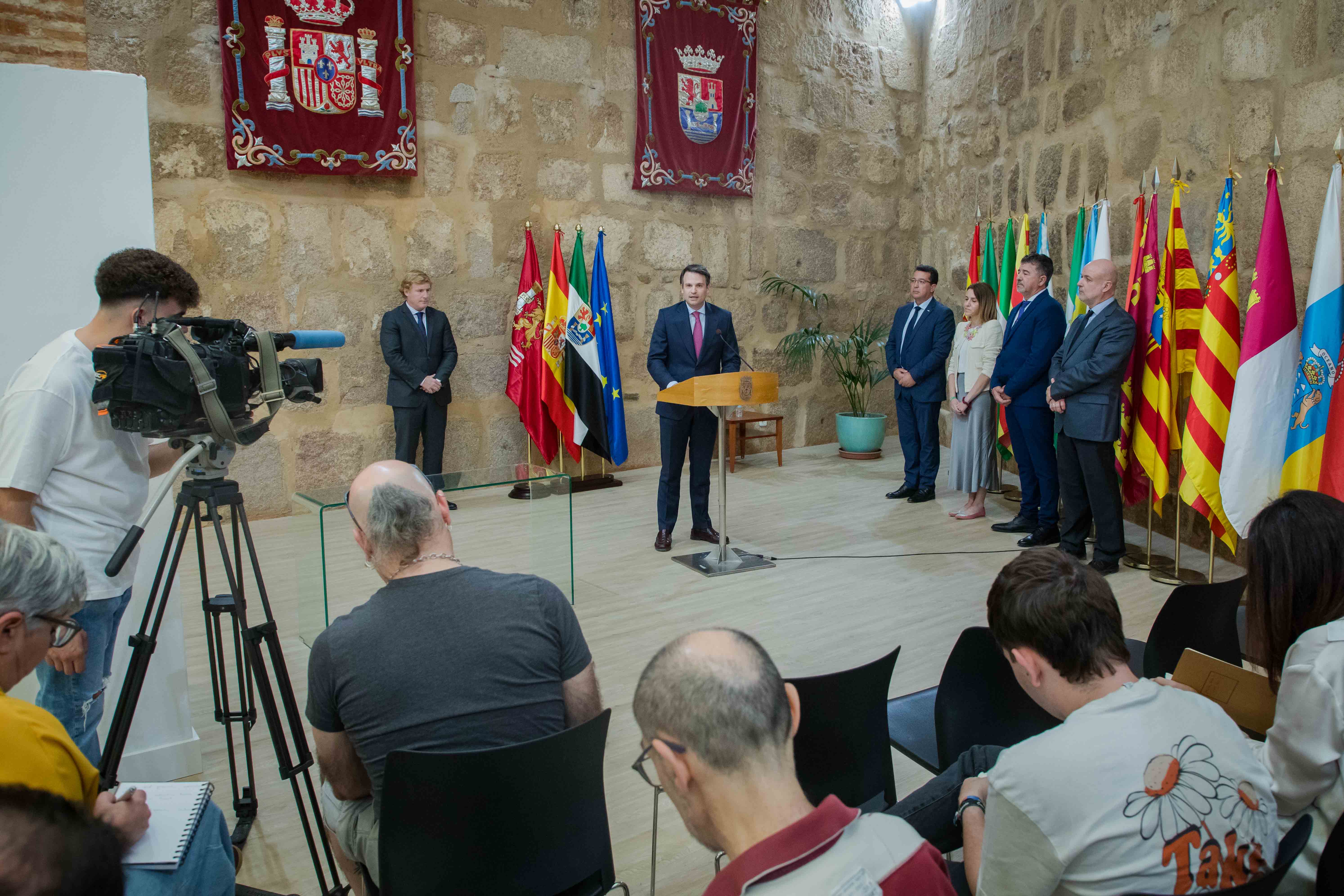 Image 5 of article La Consejería de Presidencia y el Ayuntamiento de Badajoz firman un convenio para la formación de la Policía Local de Extremadura