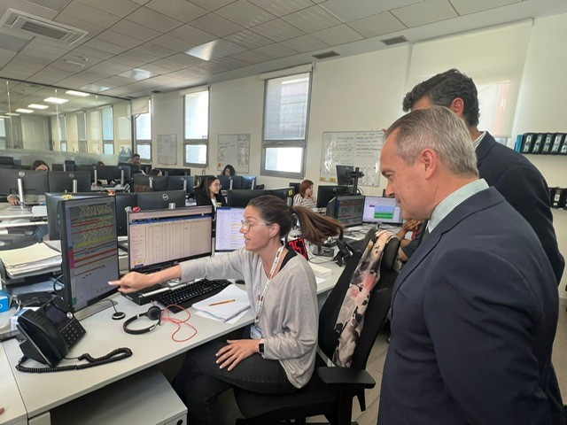 El consejero de Infraestructuras, Transporte y Vivienda, Manuel Martín Castizo, durante la visita.