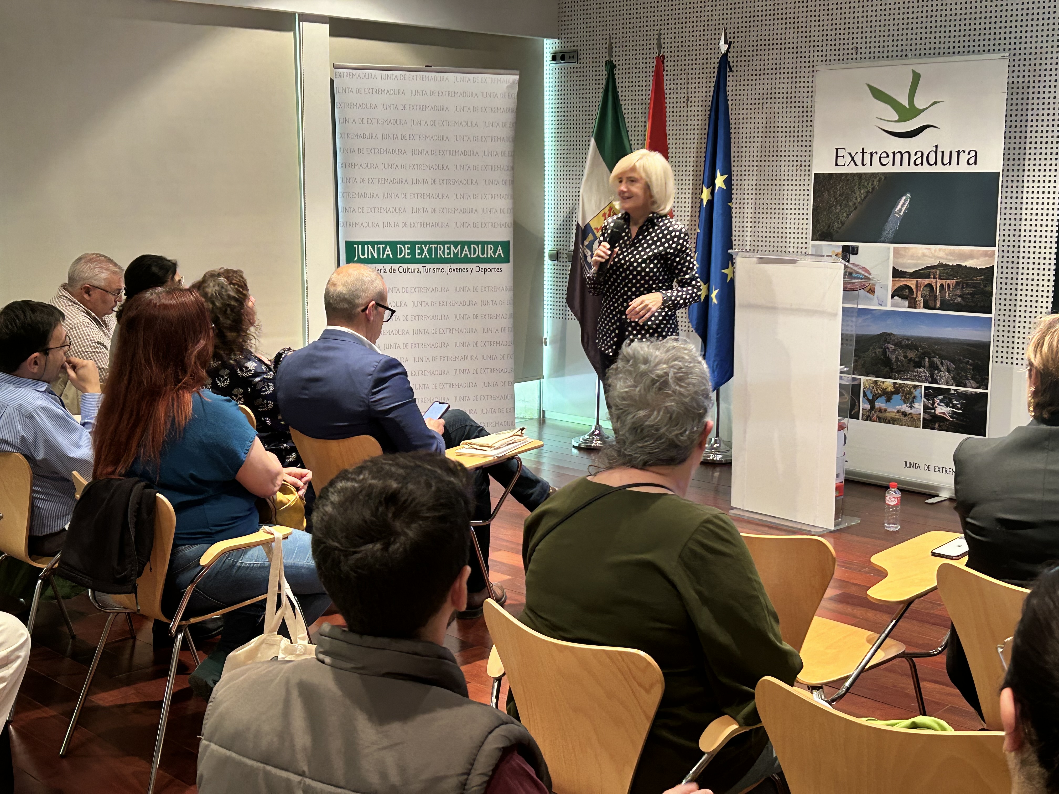 Foto de la consejera de Cultura, Turismo, Jóvenes y Deportes durante su intervención.