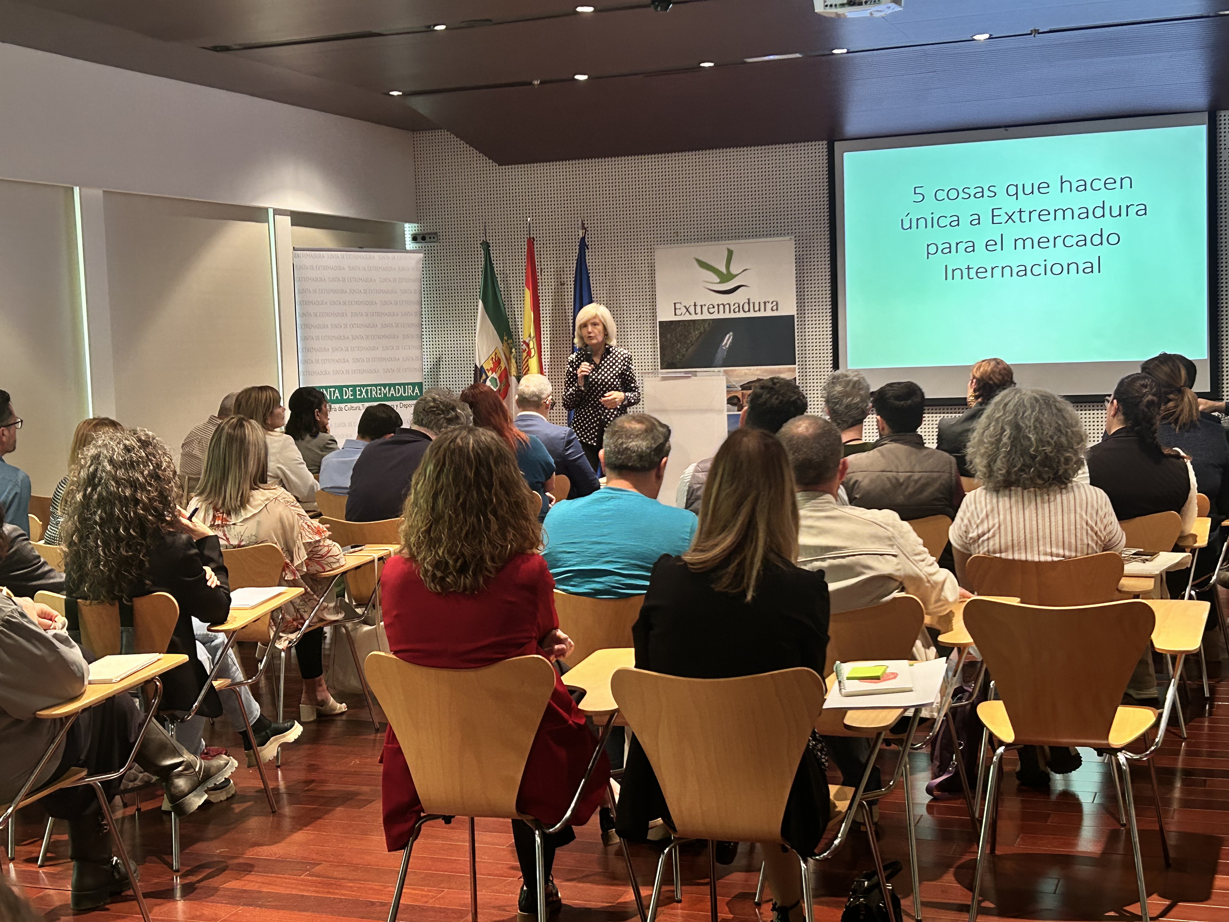 Foto de la consejera de Cultura, Turismo, Jóvenes y Deportes durante su intervención.