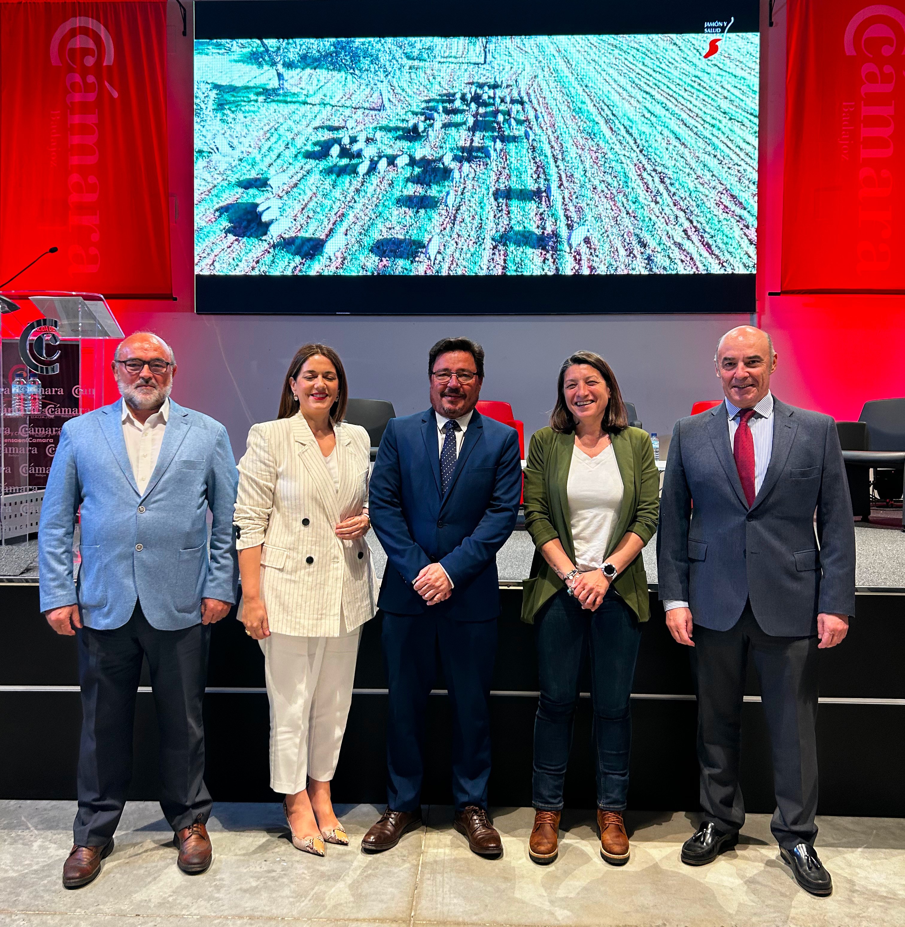 Imagen del artículo Santamaría destaca que el sector agroalimentario es clave para fijar población en Extremadura en la clausura de la Jornada 'Agrowork'