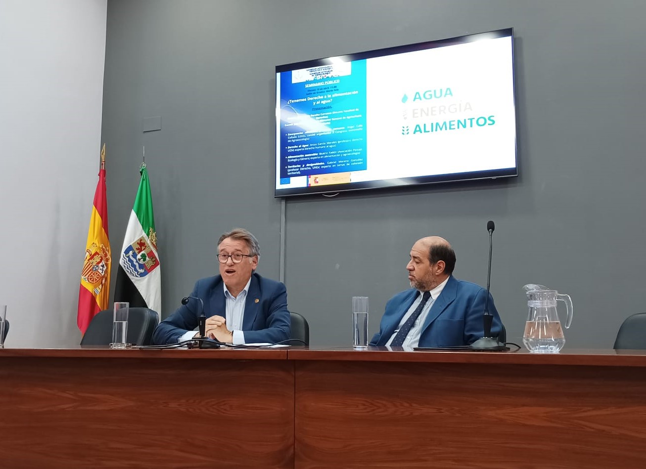 Foto de La Junta debate sobre la sostenibilidad de la agricultura y el desarrollo hídrico en una jornada de la UEx