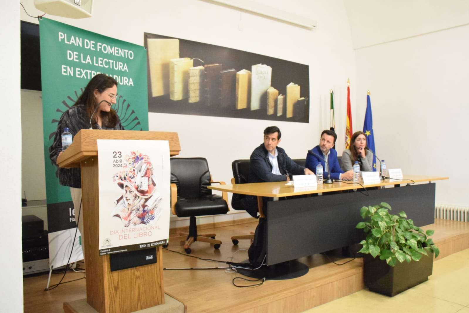 Foto del acto institucional del Día del Libro