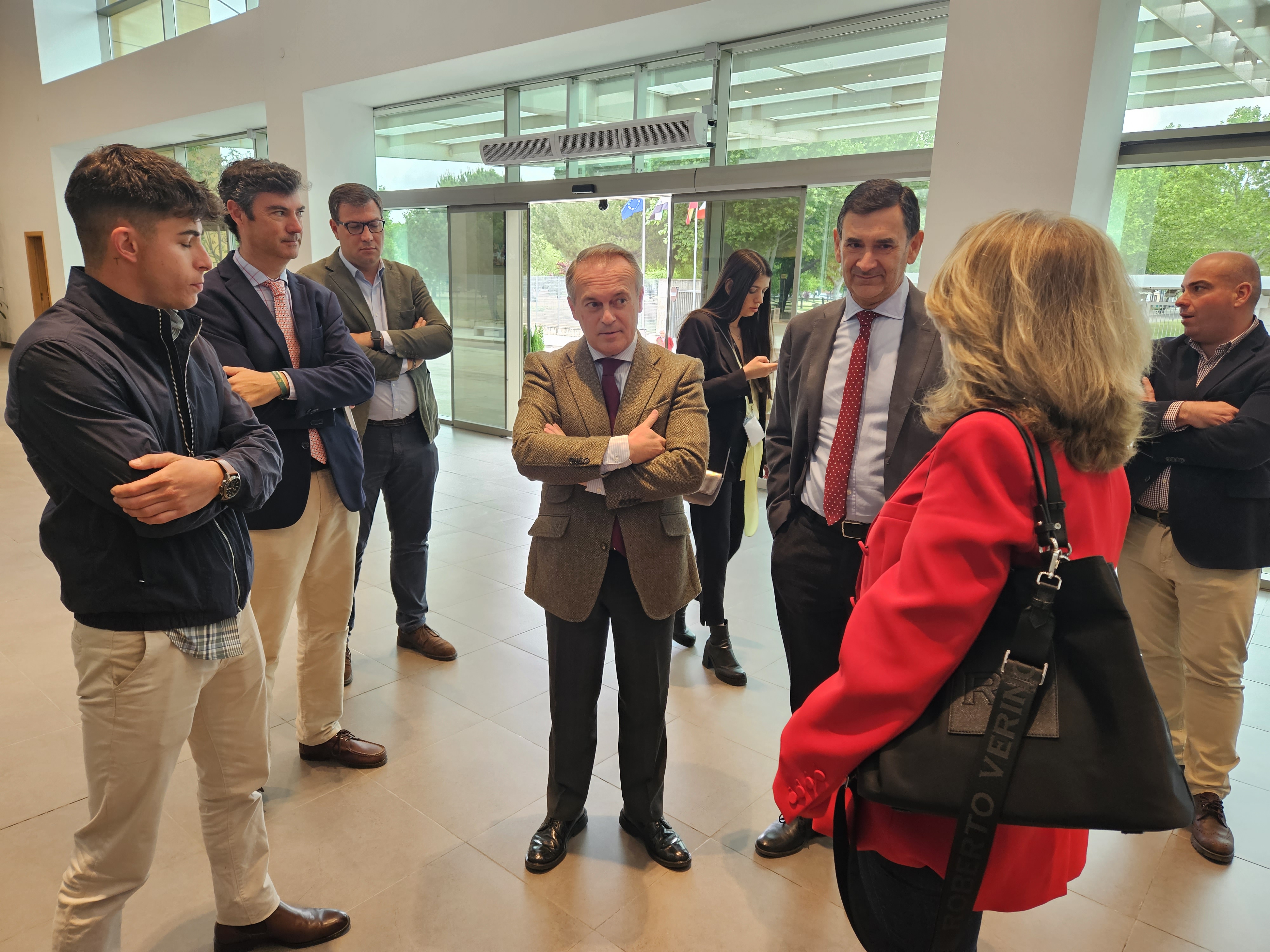 El consejero de Infraestructuras, Transporte y Vivienda, Manuel Martín Castizo, minutos antes del inicio de la reunión.