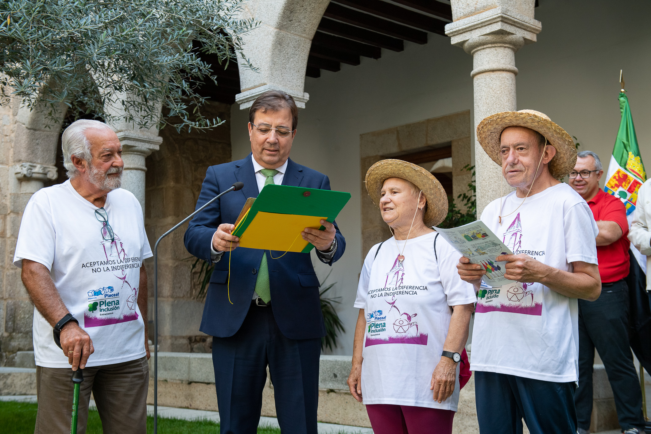 Acto de recepción de senderistas de Plena inclusión