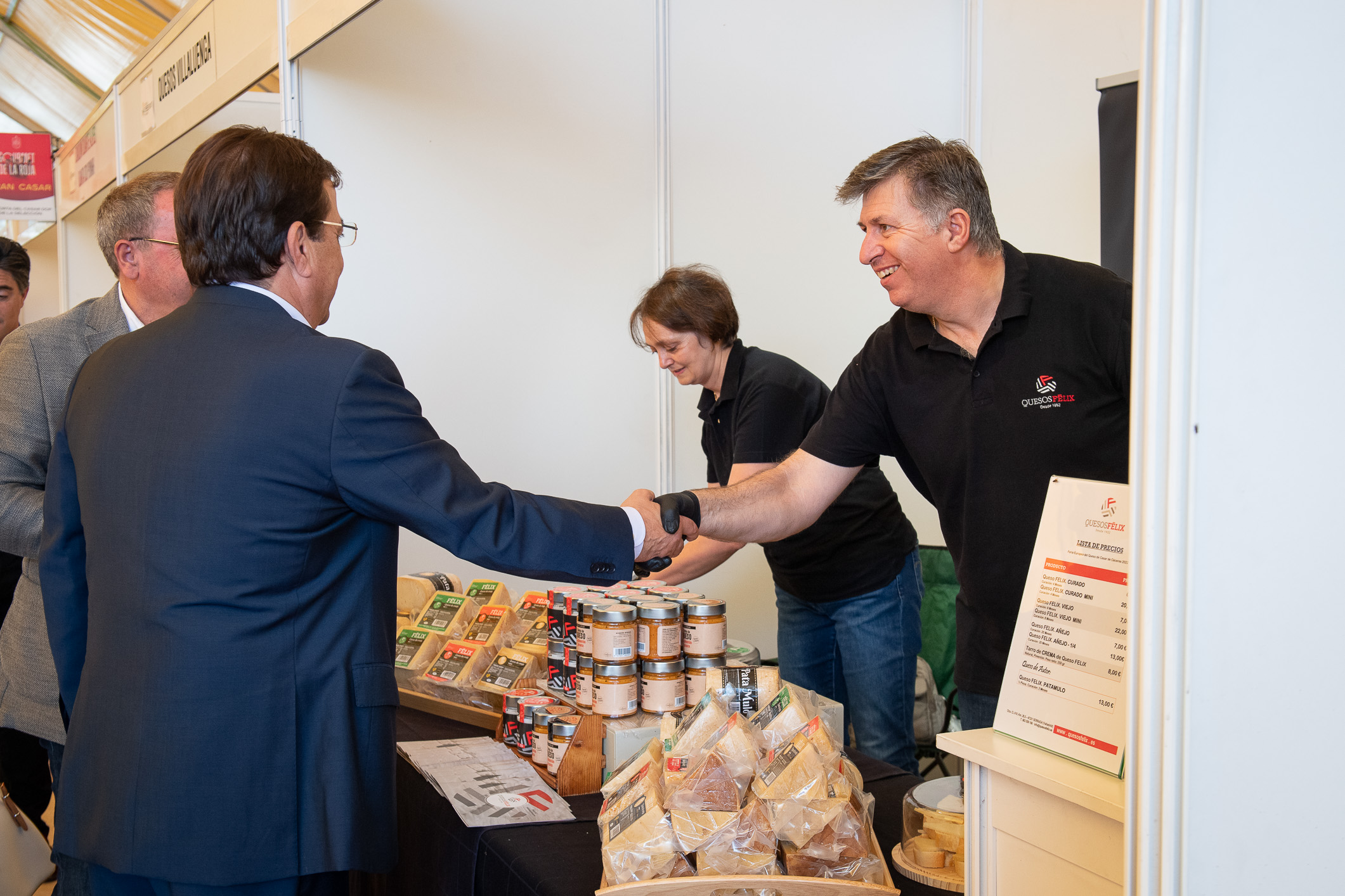 Guillermo Fernández Vara en la Feria del Queso 