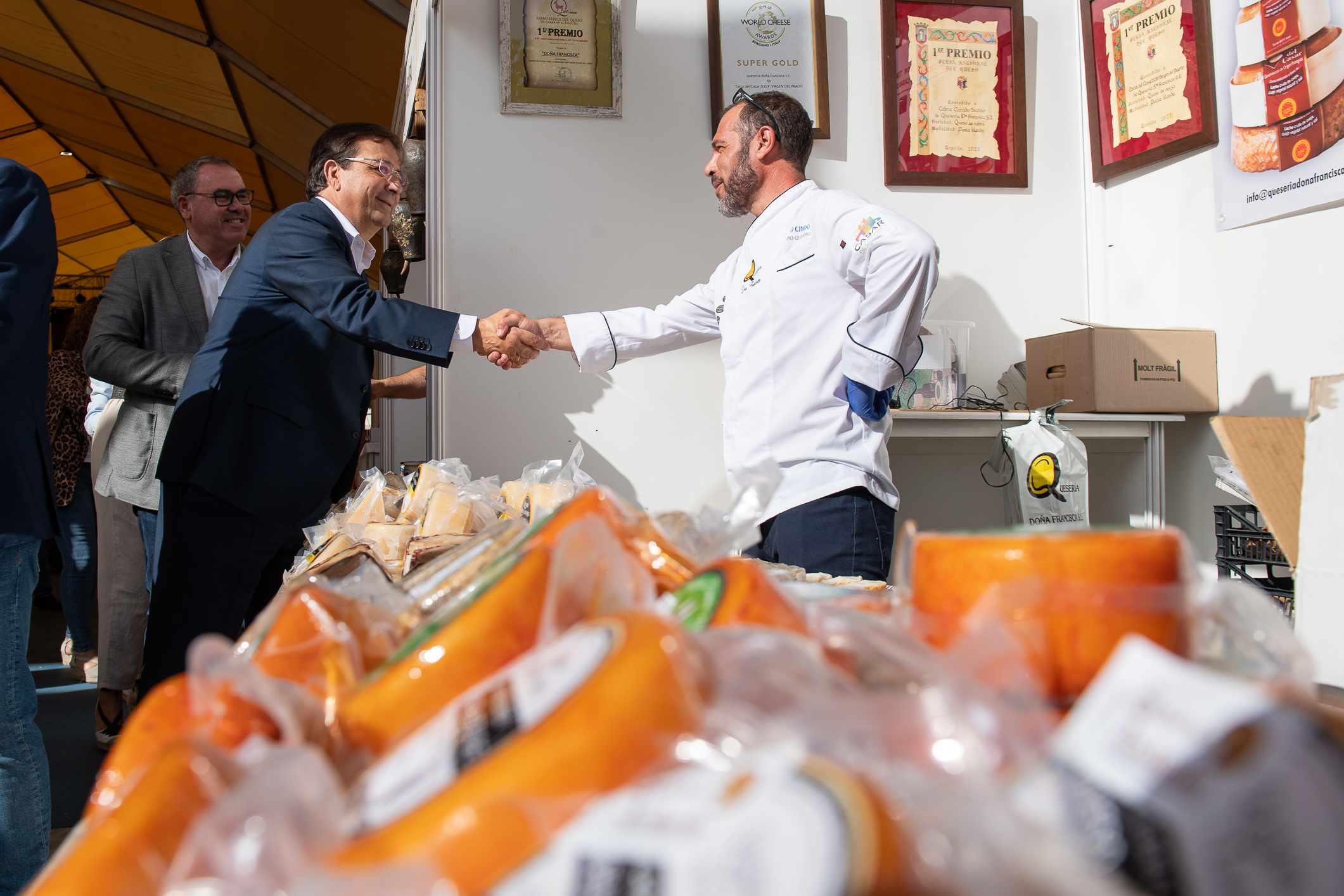 Guillermo Fernández Vara en la Feria del Queso 