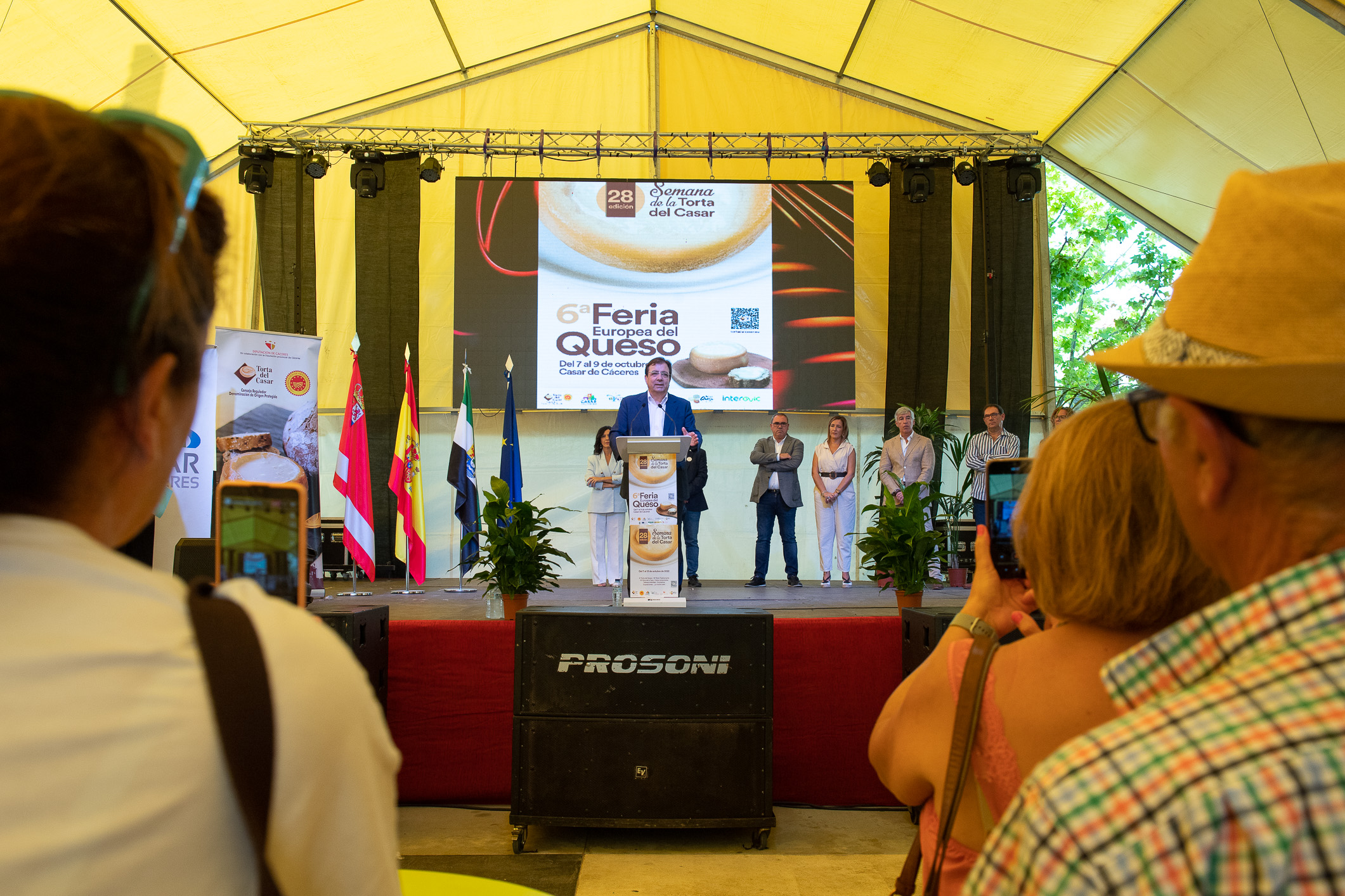 Guillermo Fernández Vara en la Feria del Queso 