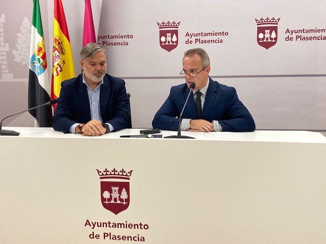 Intervención del consejero de Infraestructuras, Transporte y Vivienda, Manuel Martín Castizo, durante la rueda de prensa.