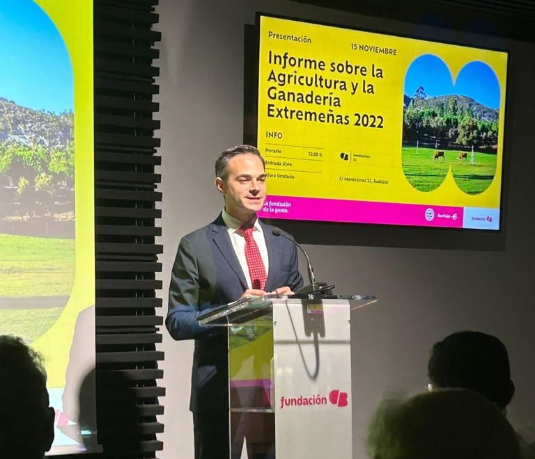 Imagen del artículo El director general de Agricultura y Ganadería asiste a la presentación de 'La Agricultura y la Ganadería Extremeñas. Informe 2022'