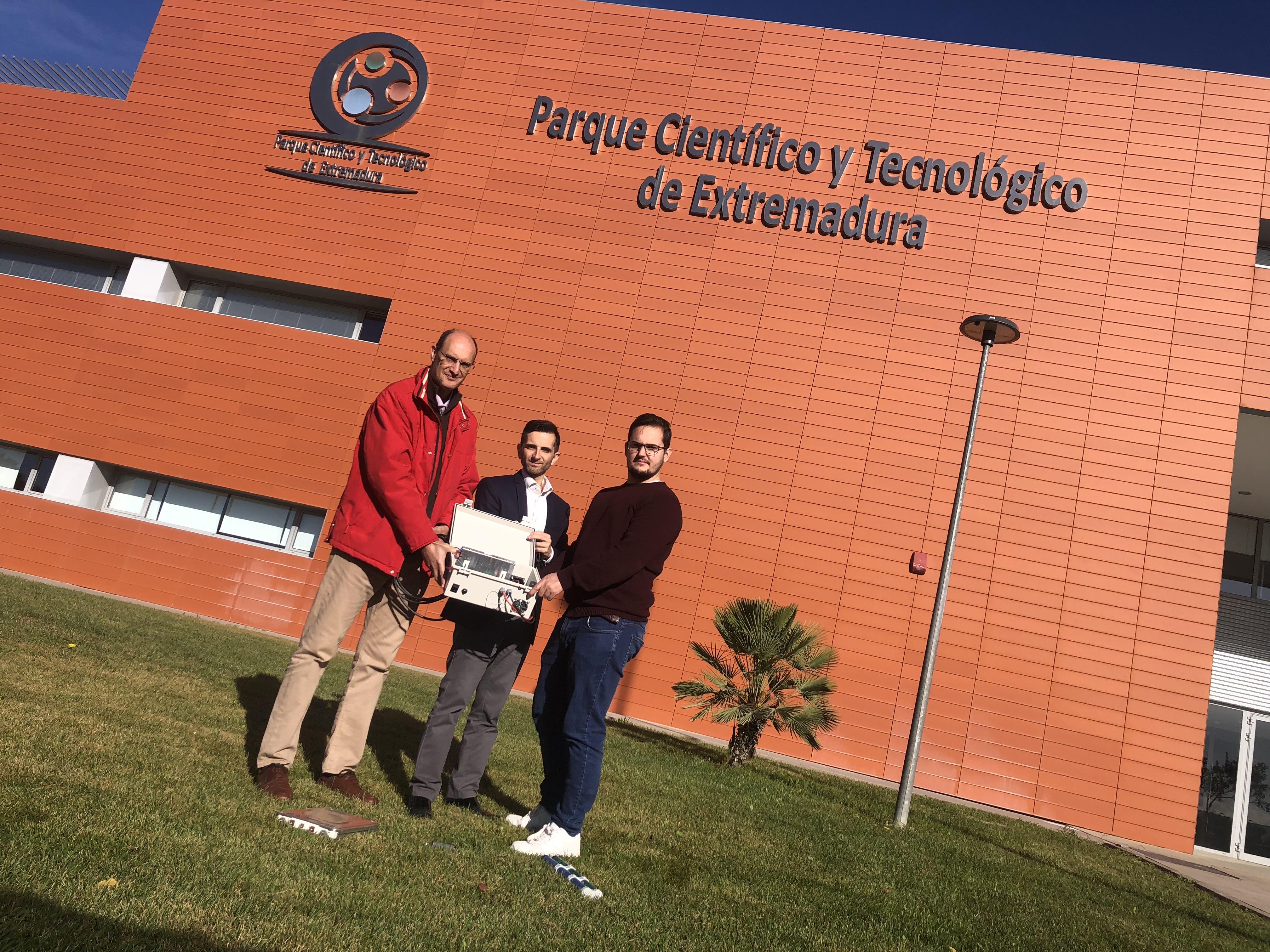Imagen del artículo La Junta de Extremadura colabora con una empresa que desarrolla una tecnología pionera en reparar baterías de vehículos eléctricos