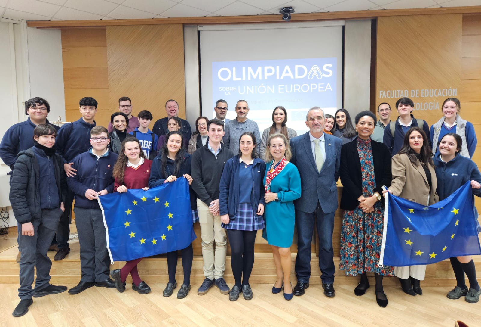 Image 4 of article Ocho centros de enseñanza secundaria de Extremadura participan en las I Olimpiadas sobre la Unión Europea