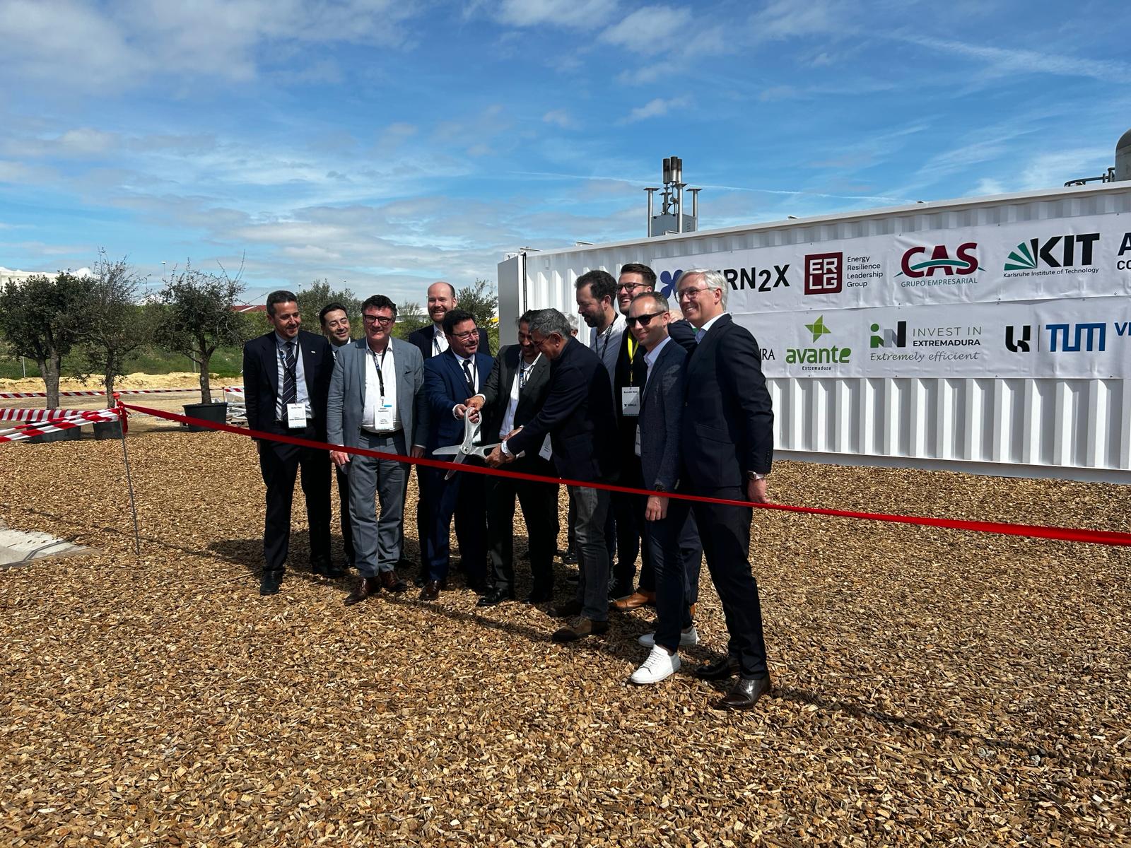 Image 3 of article Santamaría felicita a la empresa alemana Turn2X por instalar en Miajadas su planta piloto de producción de gas natural verde